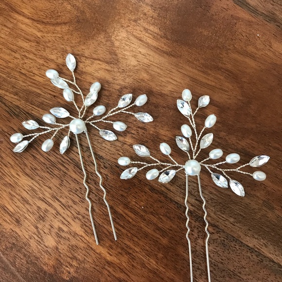 Bridal Wedding Hair Accessory - Picture 3 of 5